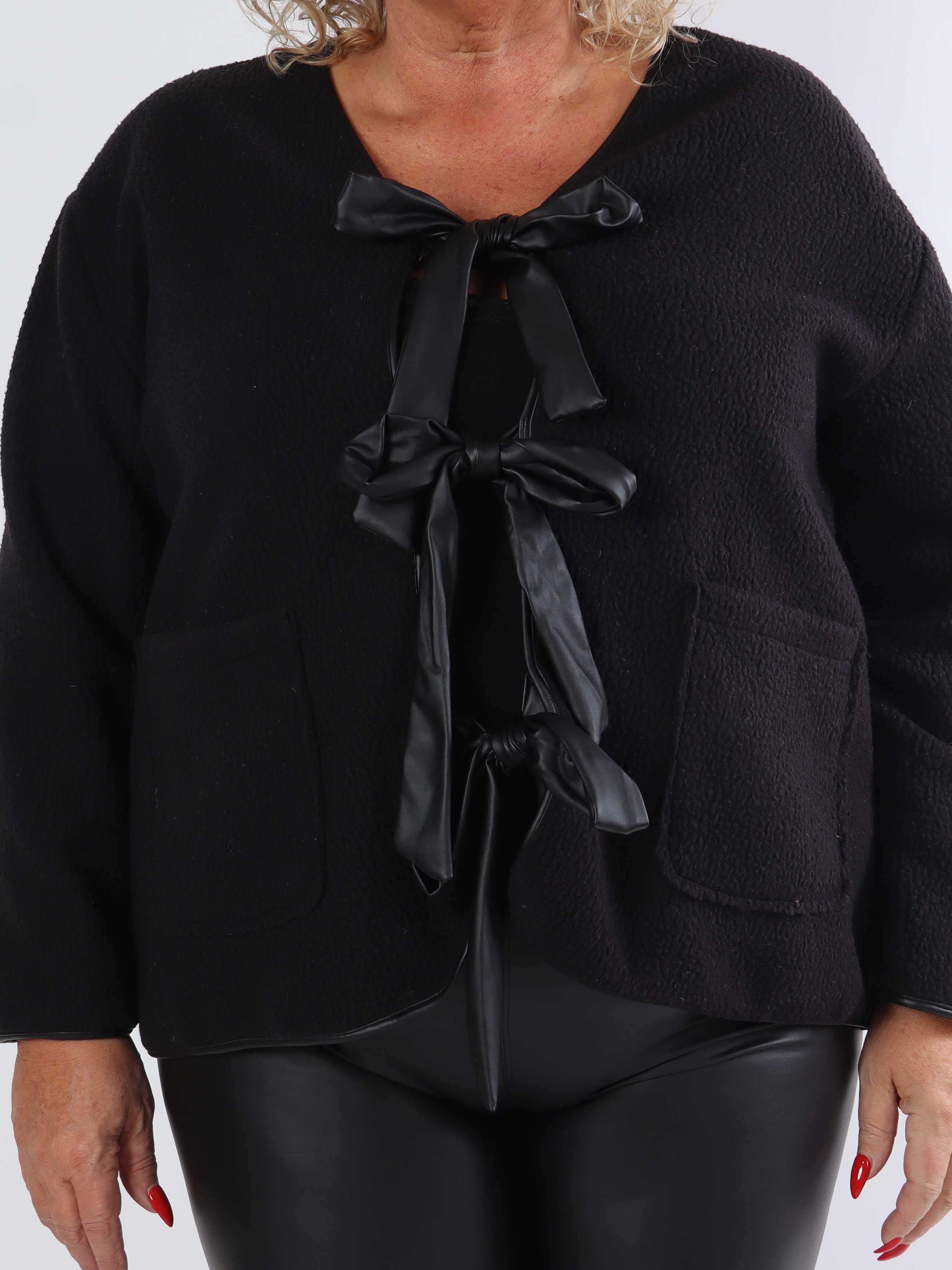 Danya - Plus size fleece cardigan med læderlook sløjfer